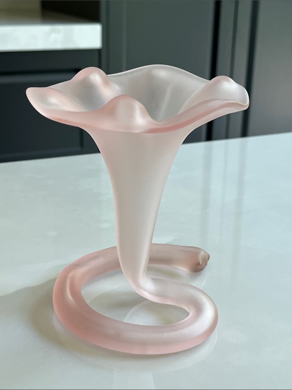 Stiver Italy Frosted Pink Lily Vase. Italian Matte Frosted Glass Vase. 1970. - Picture 3 of 8